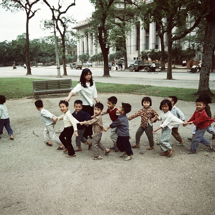 Ngắm Hà Nội 1967 – 1975 giản dị, đời thường qua ống kính của nhiếp ảnh gia người Đức Thomas Billhardt