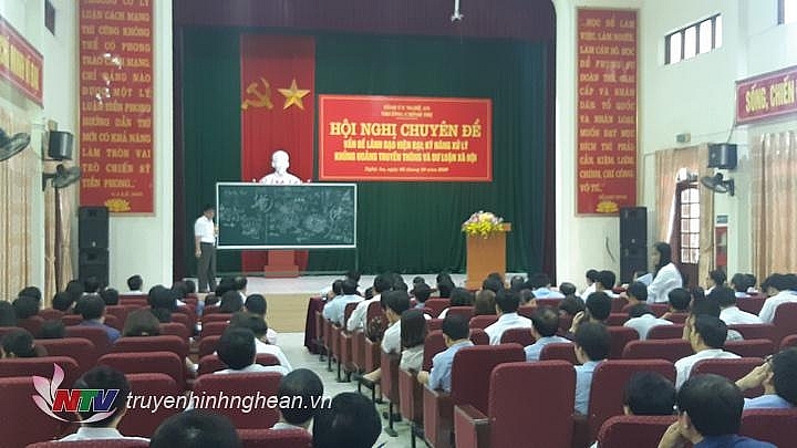 Nghệ An: Trang bị kỹ năng xử lý khủng hoảng truyền thông cho đội ngũ báo cáo viên