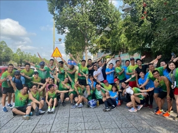 cong dong chay viet nam va quoc te hao huc cho don vpbank hanoi marathon asean 2020