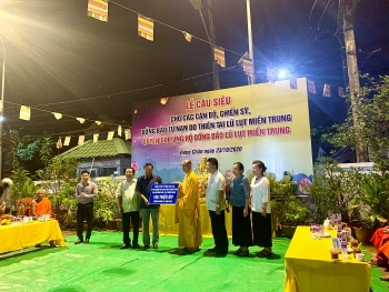 Cộng đồng người Việt Nam tại Lào chuyển 100 triệu kip về Việt Nam ủng hộ đồng bào miền Trung