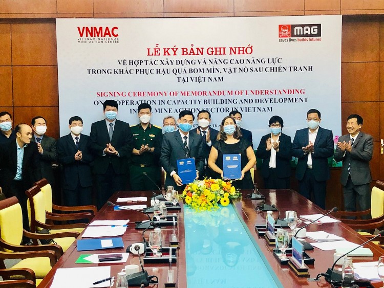 Đại diện VNMAC và MAG Việt Nam ký bản ghi nhớ hợp tác. (Nguồn: vnmac.gov.vn)