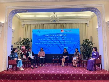 Tìm kiếm giải pháp hỗ trợ phụ nữ chuyển đổi số trong bối cảnh Covid-19 Tìm kiếm giải pháp hỗ trợ phụ nữ chuyển đổi số trong bối cảnh Covid-19