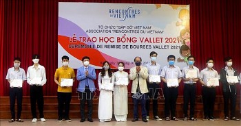 Tổ chức Gặp gỡ Việt Nam trao học bổng Vallet cho 229 học sinh, sinh viên ở Thừa Thiên Huế