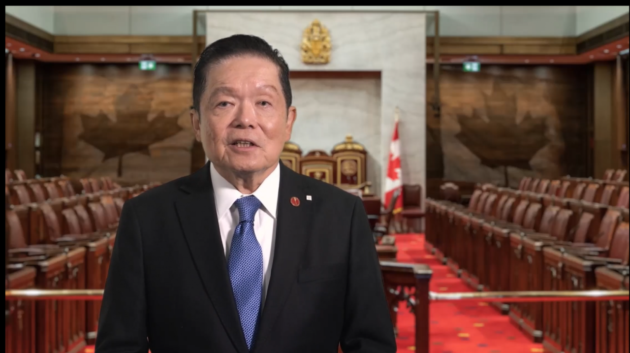 Thượng nghị sỹ Canada Victor Oh phát biểu tại sự kiện.