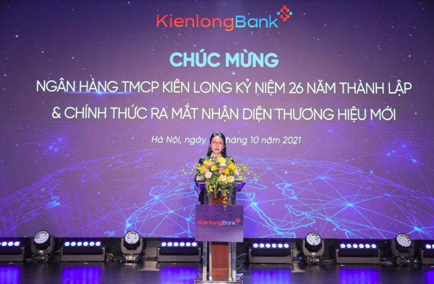 Chủ tịch HĐQT Ngân hàng TMCP Kiên Long – Bà Trần Thị Thu Hằng trình bày định hướng phát triển KienlongBank trong 5 năm tiếp theo. 