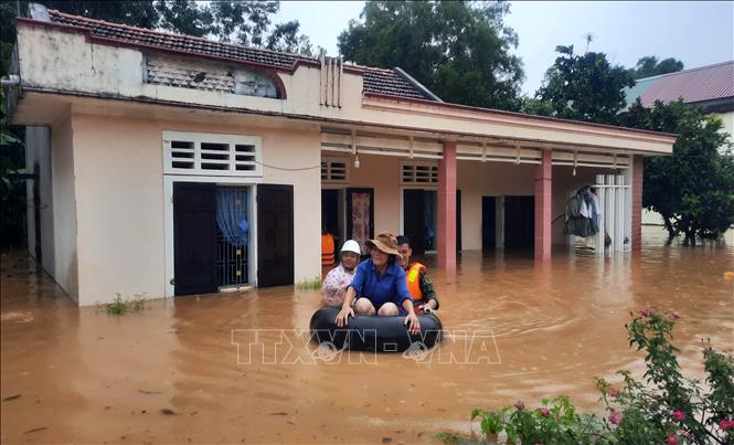 Quảng Trị: Khuyến khích người dân dự trữ lương thực ứng phó mưa lũ kéo dài