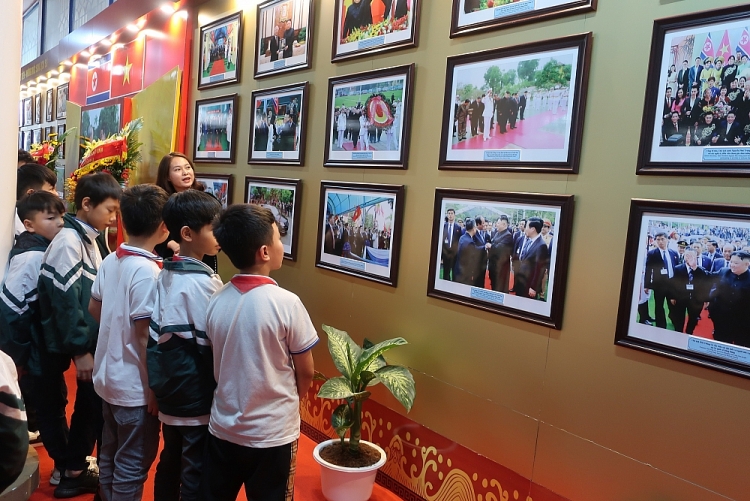 Lạng Sơn khánh thành gian trưng bày hiện vật về Chủ tịch Triều Tiên Kim Jong-un với 33 bức ảnh lịch sử