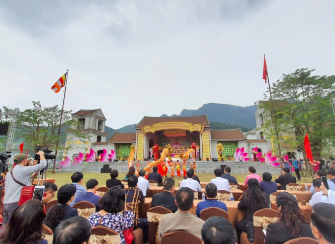 Nhiều hoạt động tôn giáo đặc sắc trong chương trình "Yên Tử - Về miền đất Phật mùa thu"