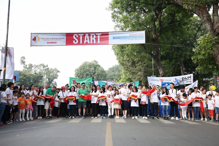 “Cuộc chạy vì trẻ em Hà Nội 2018” do Hội Hữu nghị Việt Nam – Canada phối hợp với Đại sứ quán Canada tại Việt Nam phối hợp tổ chức.