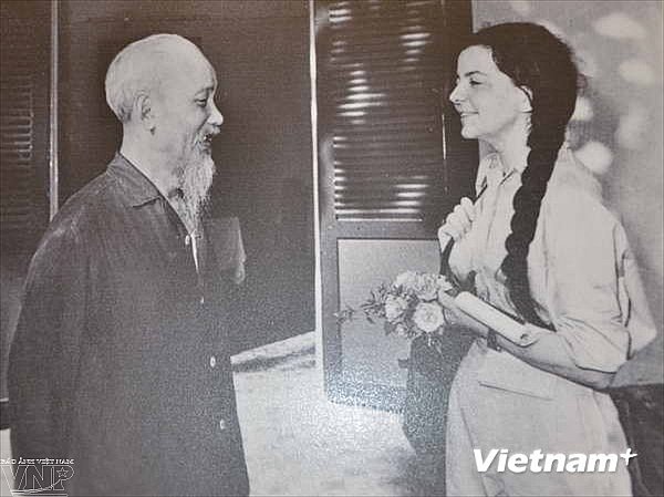 Raymonde Dien - cô gái 21 tuổi lấy thân mình chặn đoàn tàu tội ác được gặp Chủ tịch Hồ Chí Minh.
