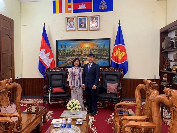 Ngài SOK Dareth, Tổng lãnh sự Campuchia và bà Trần Thị Thu Thủy, Trưởng đại diện Văn phòng đại diện phía Nam VUFO.