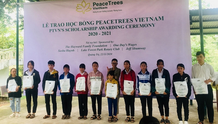 220 học sinh Quảng Trị nhận được học bổng từ PeaceTrees Việt Nam năm 2020