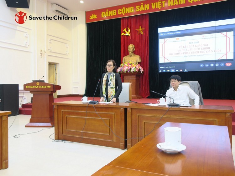 bà Lê Thị Thanh Hương, Trưởng đại diện của Tổ chức Cứu trợ Trẻ em phát biểu tại tọa đàm
