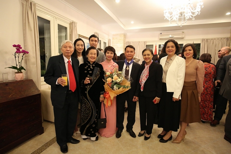 Chủ tịch Hội Hữu nghị Việt Nam-Tây Ban Nha Nguyễn Đức Lợi nhận huân chương cao quý của Nhà vua Tây Ban Nha