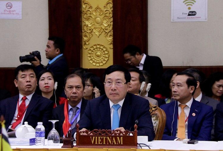 Phó Thủ tướng, Bộ trưởng Ngoại giao Phạm Bình Minh tại Hội nghị đặc biệt Bộ trưởng Ngoại giao ASEAN – Trung Quốc về hợp tác ứng phó COVID – 19.