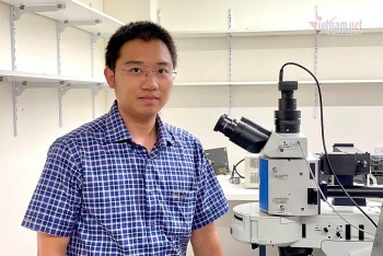 Tiến sĩ khoa học Việt Nam tại Australia Nguyễn Trọng Hiếu được trao giải Quả cầu vàng