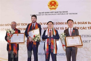 Chủ tịch Quốc hội gặp gỡ lãnh đạo các Hội hữu nghị Ấn Độ-Việt Nam