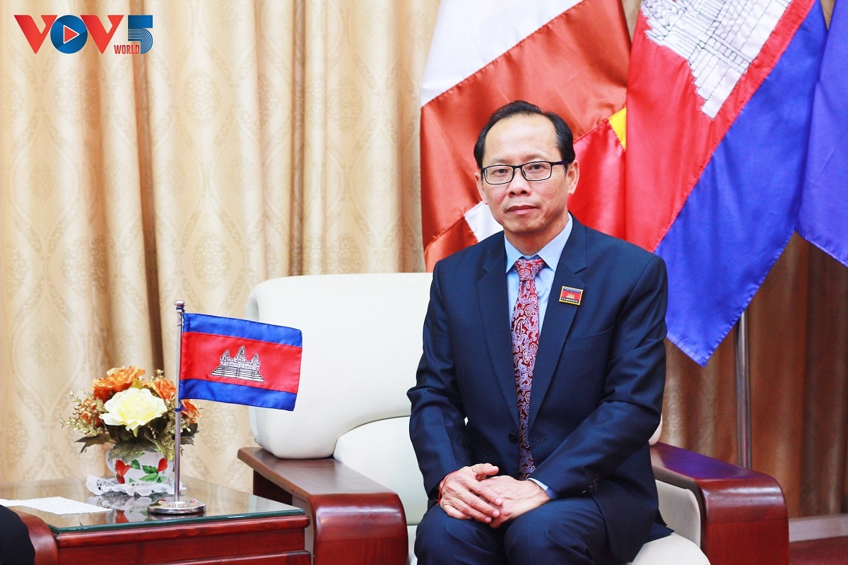 Đại sứ Đại sứ Đặc mệnh Toàn quyền Vương quốc Campuchia tại Việt Nam Chay Navuth.