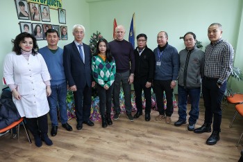 Cộng đồng người Việt tại Odessa (Ukraine) trao quà từ thiện cho Bệnh viện Nhi số 3