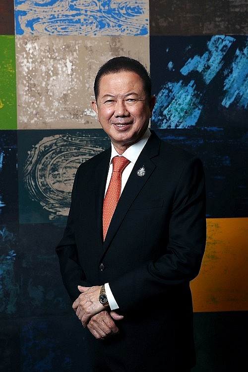 Ngài Sanan Angobulkol, Chủ tịch Phòng Thương mại toàn Thái, Chủ tịch Hội đồng Doanh nhân Thái - Việt, Chủ tịch Hội Hữu nghị Thái Lan - Việt Nam.