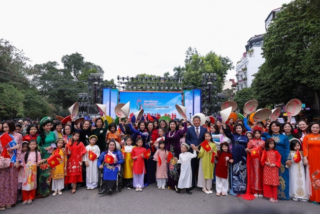 Lễ hội Áo dài du lịch Hà Nội 2022 thu hút hơn 30.000 lượt khách tham quan