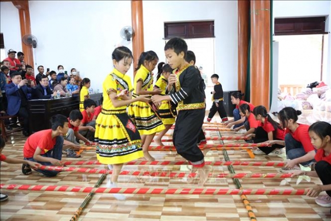 Xuân đã "chạm ngõ" với người Chứt ở bản Rào Tre