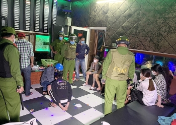 An Giang: Kiểm tra quán Karaoke phát hiện 8 nam, nữ dương tính với ma túy