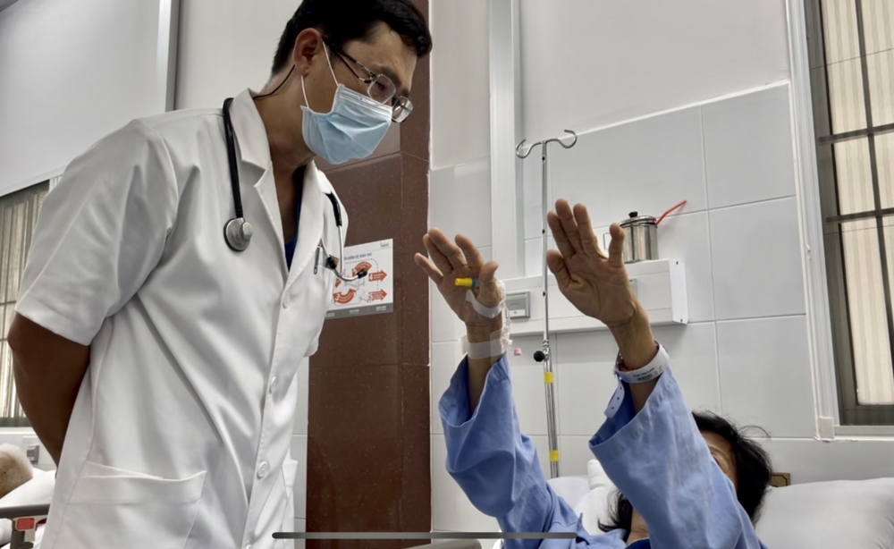 Cần Thơ: Người phụ nữ 54 tuổi đột quỵ não khi đang ngủ, bệnh viện huy động 2 ê kíp cấp cứu kịp thời Cần Thơ: Người phụ nữ 54 tuổi đột quỵ não khi đang ngủ, bệnh viện huy động 2 ê kíp cấp cứu kịp thời