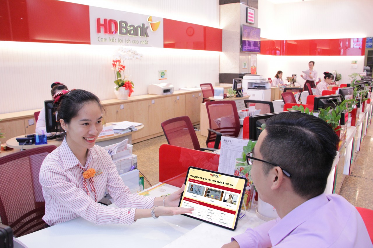 Đổi mới toàn diện, HDBank báo lãi 8.070 tỷ tăng 39%