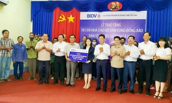 Cà Mau: Trao tặng 50 căn nhà trị giá 2,5 tỷ đồng cho đồng bào dân tộc thiểu số