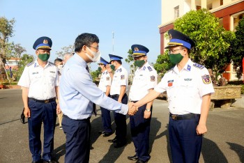 Lãnh đạo Bộ Ngoại giao đến thăm Bộ Tư lệnh Vùng Cảnh sát biển 4
