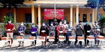 Bộ đội Biên phòng Kiên Giang, An Giang: Trao tặng 150 phần quà cho người nghèo khu vực biên giới