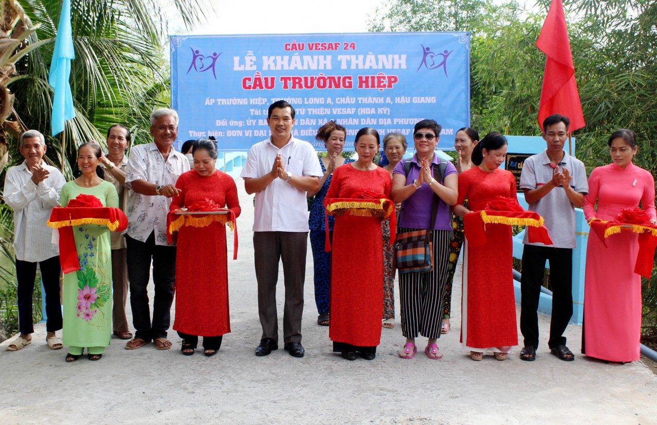 Khánh thành cầu giao thông Trường Hiệp do Qũy từ thiện VESAF tài trợ