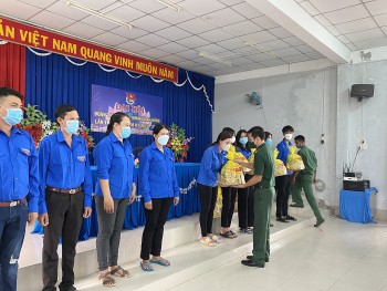 Bộ đội Biên phòng An Giang tặng quà đoàn viên, thanh niên khó khăn nơi biên giới
