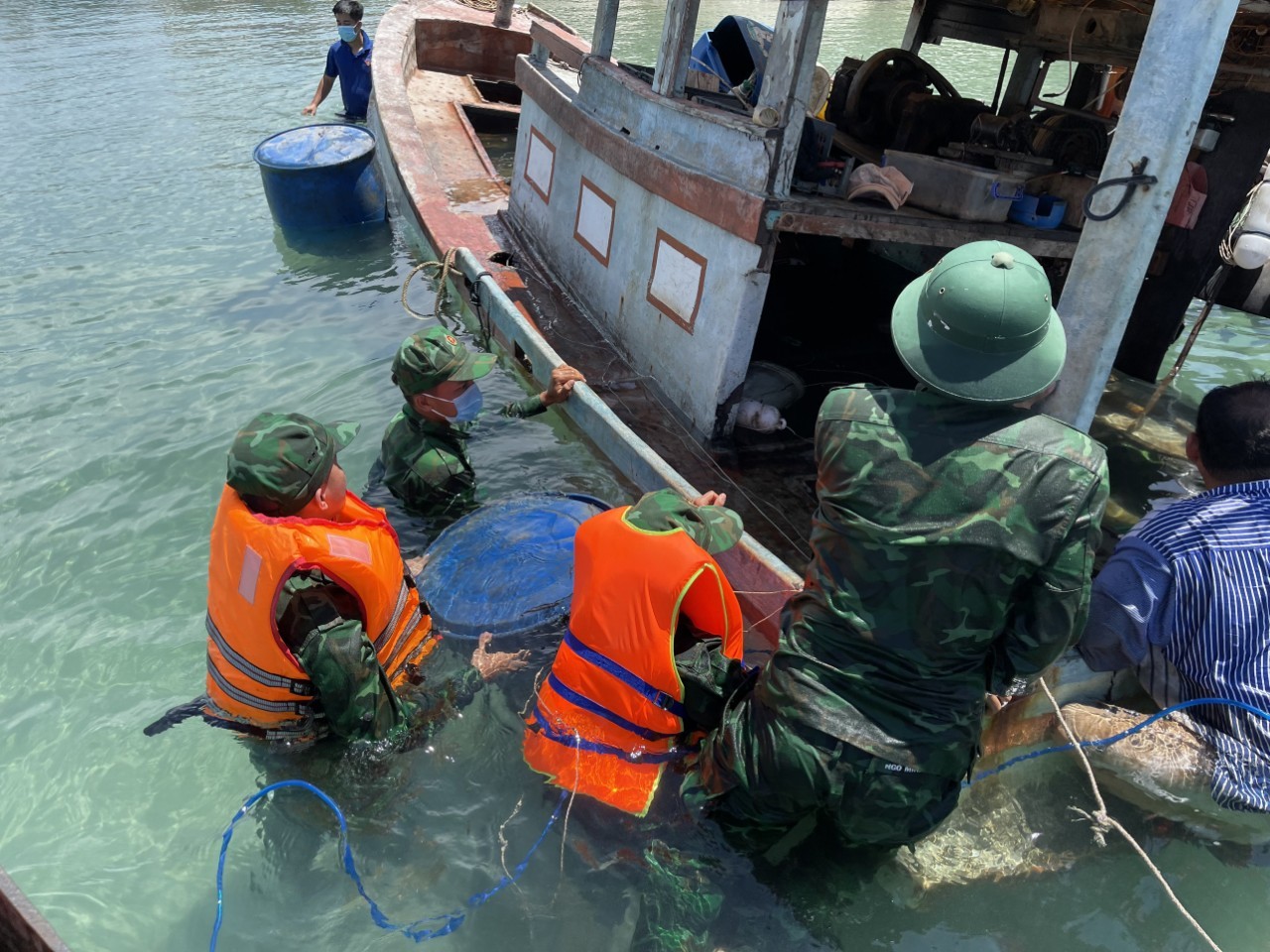 Kiên Giang: Đồn Biên phòng Hòn Sơn cứu hộ thành công tàu cá và ngư dân gặp nạn