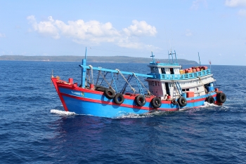 kien giang bat giu tau cho 50000 lit dau do khong ro nguon goc