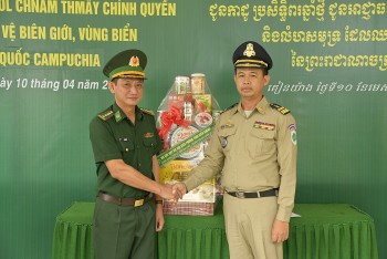 Bộ đội Biên phòng Kiên Giang: Thăm, chúc tết lực lượng bảo vệ biên giới nước bạn Campuchia