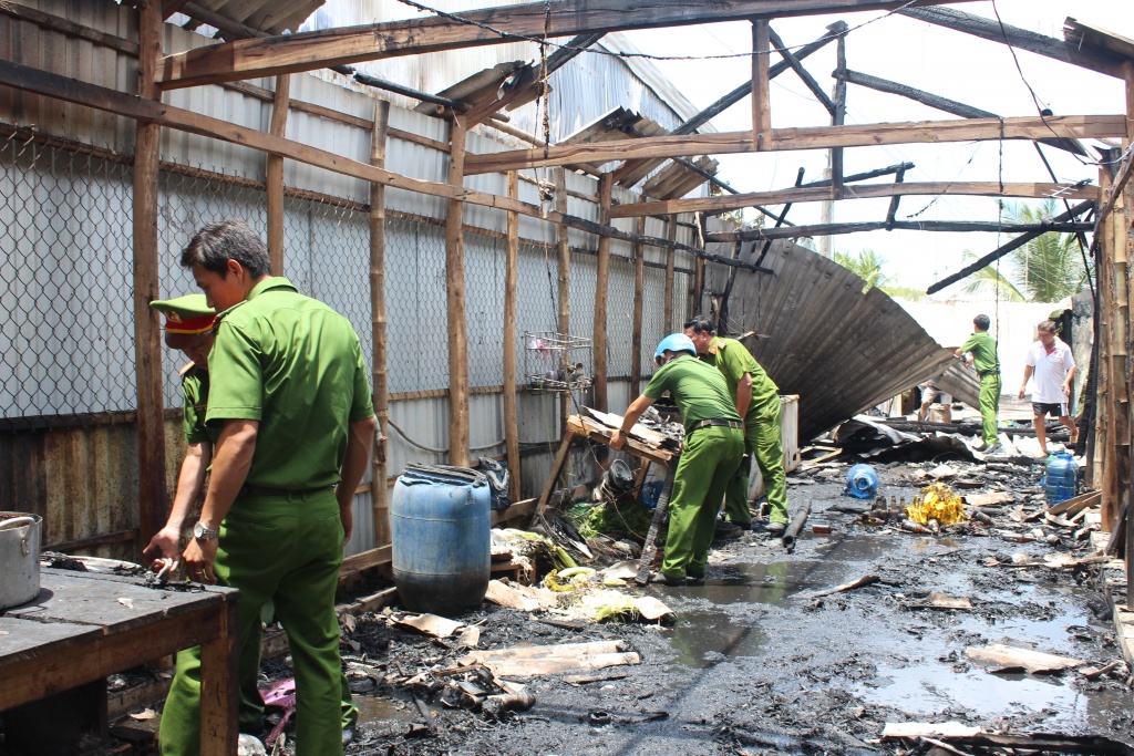 bac lieu no binh gas thieu rui 2 can nha