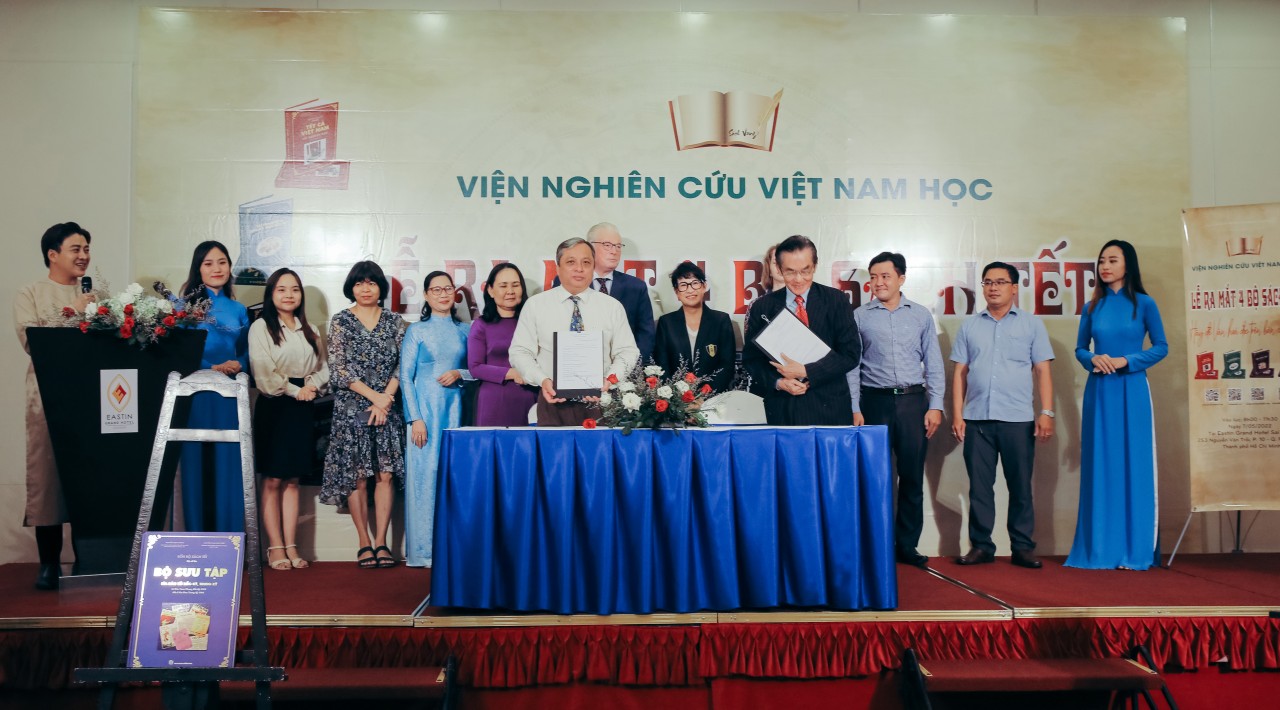 Viện Nghiên cứu Việt Nam học ra mắt 4 Bộ sách phác họa Tết của người Việt tại TP Hồ Chí Minh