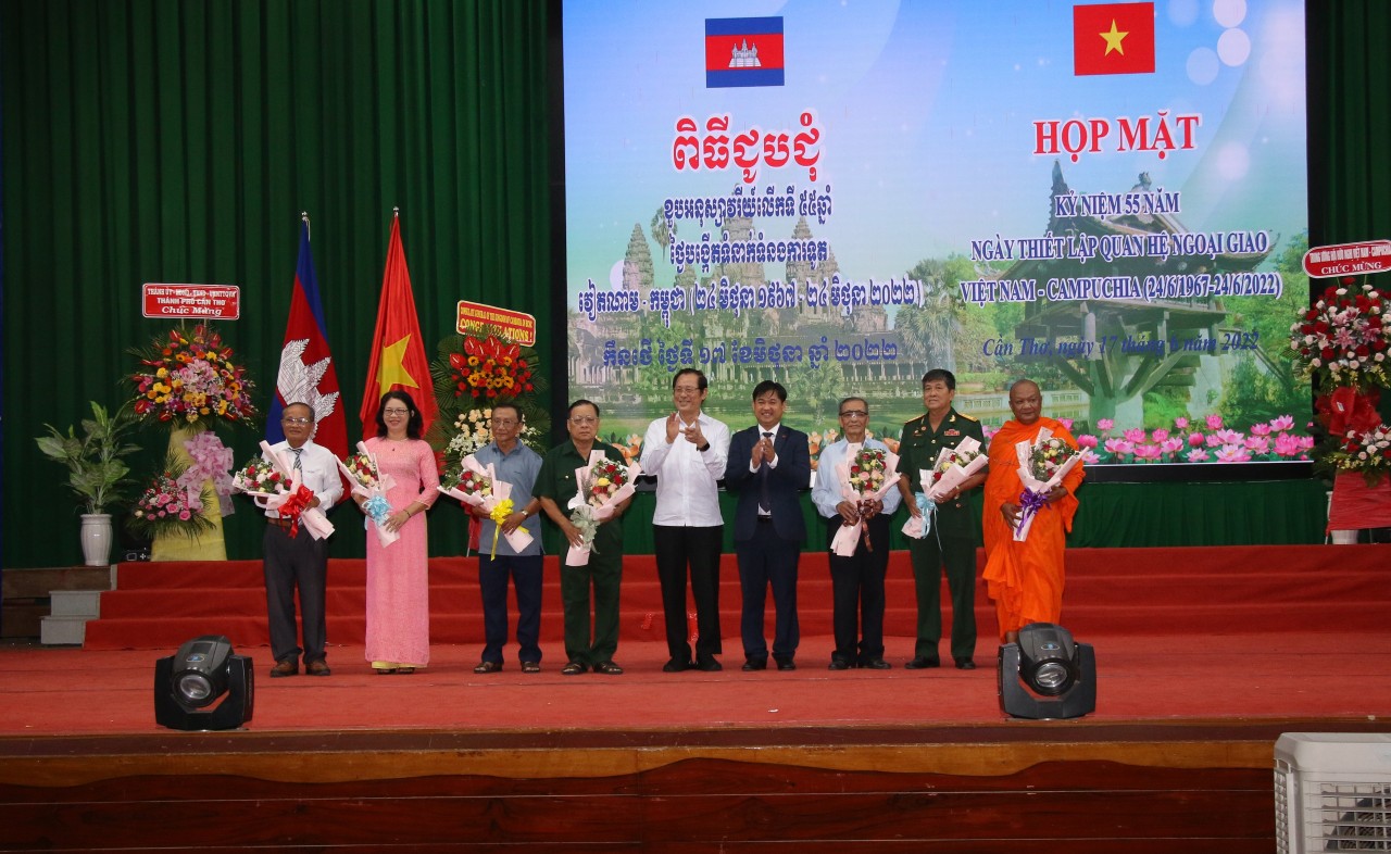 Thắt chặt thêm tình đoàn kết, hữu nghị truyền thống Việt Nam - Campuchia
