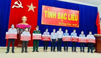 Agribank chi nhánh Bạc Liêu ủng hộ 400 triệu đồng cho công tác chống dịch Covid-19