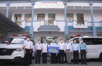 Kiên Giang: Tiếp nhận và bàn giao 2 xe cứu thương do KUFO vận động tài trợ