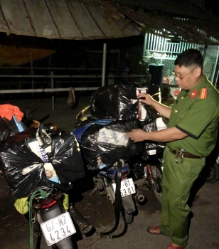 Lao thẳng xe thuốc lá lậu xuống kênh để phi tang vật chứng