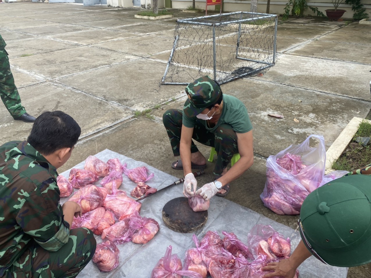 Bộ đội Biên phòng An Giang hỗ trợ 530 suất quà cho người dân vùng biên giới