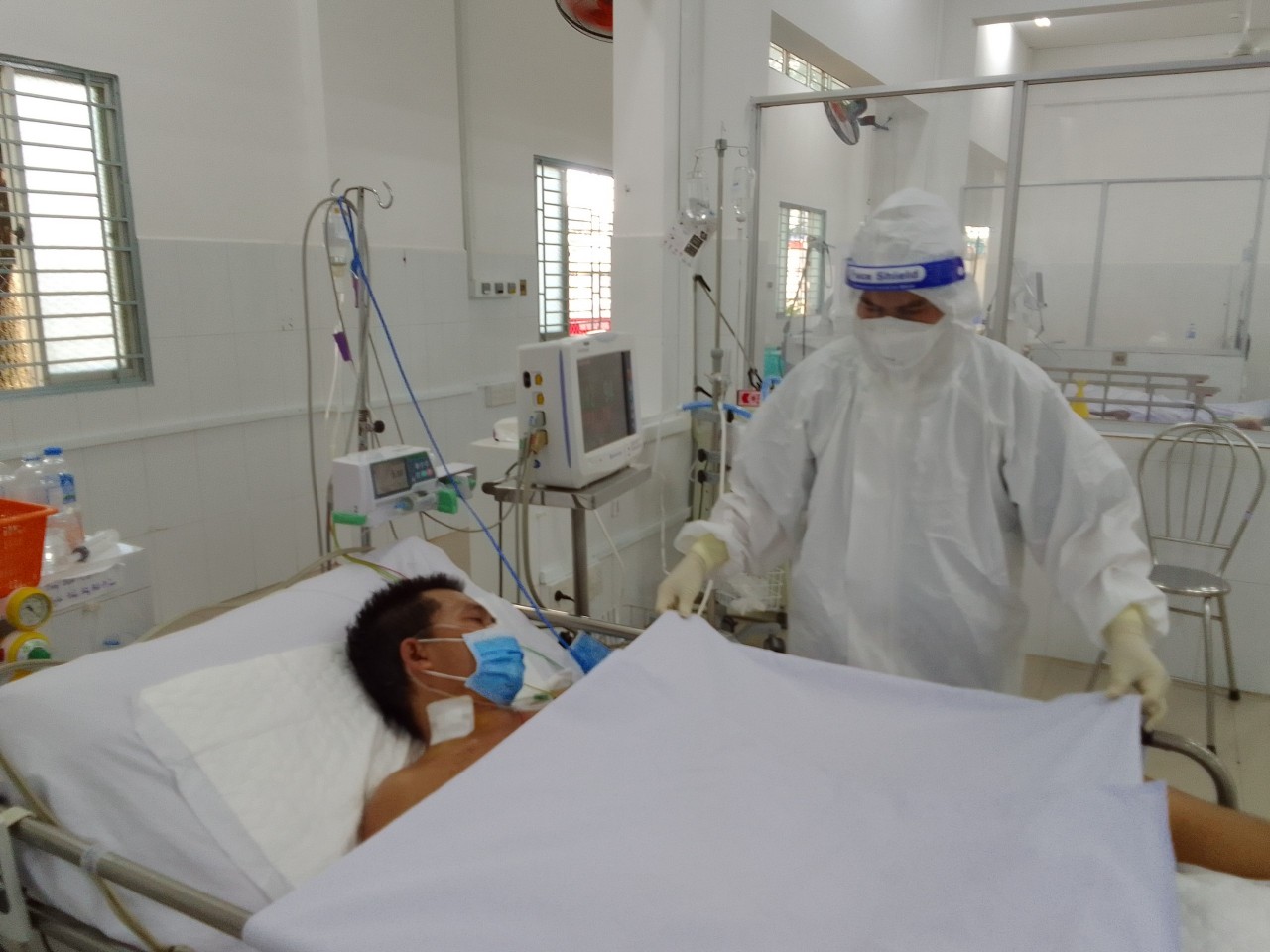 Cần Thơ hội chẩn với Bệnh viện Chợ Rẫy cứu sống bệnh nhân COVID-19 ‘thập tử nhất sinh’