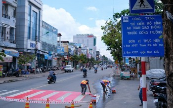 Thí điểm mô hình: “Thảm an toàn cho học sinh qua đường”