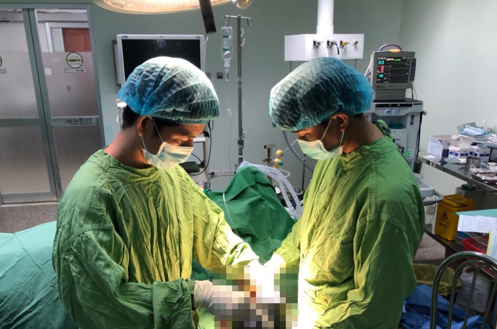 Bệnh viện ĐKTW Cần Thơ: Phẫu thuật cho bệnh nhân bị máy xay thịt cuốn dập nát bàn tay