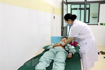 son la 37 van dong vien nhi bi ngo doc thuc pham sau khi an toi