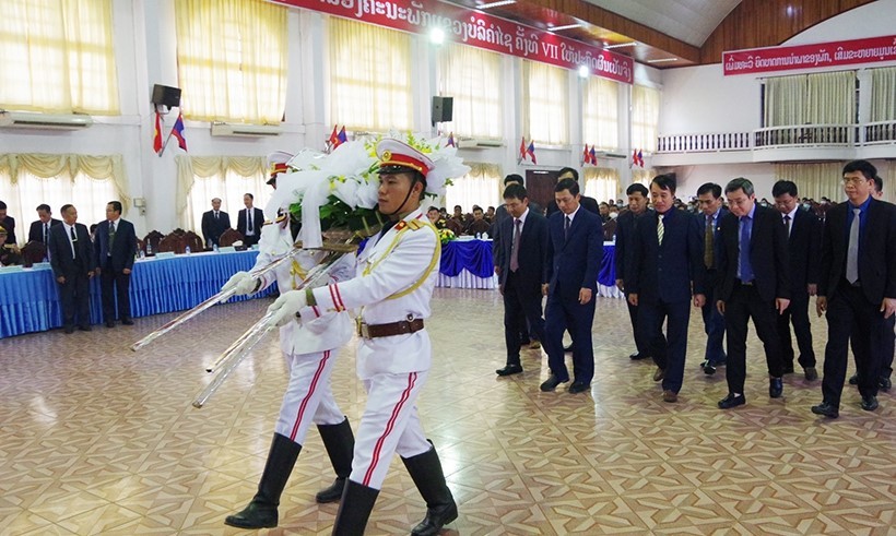 Đoàn công tác tỉnh Hà Tĩnh dâng hoa, dâng hương các liệt sỹ