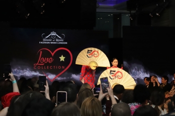 Sắc màu áo dài Việt Nam tại sự kiện thời trang London